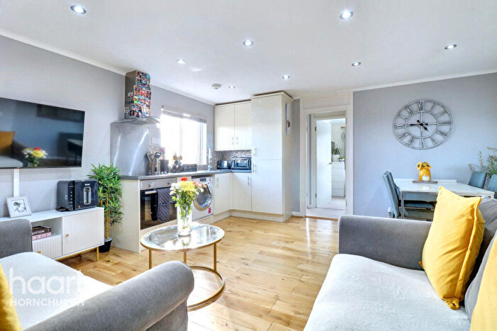 2 Bedroom Maisonette For Sale In Kirton Close, Hornchurch, RM12