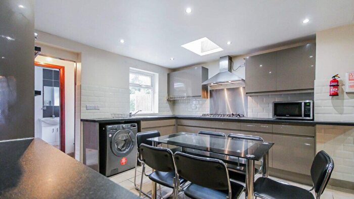 6 Bedroom Terraced House To Rent In Teignmouth Road, Selly Oak, Birmingham, B29