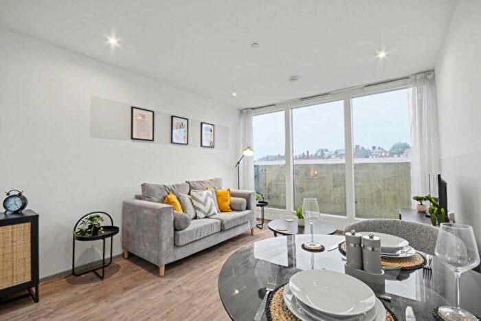 1 Bedroom Flat To Rent In Canal Street, Nottingham, NG1