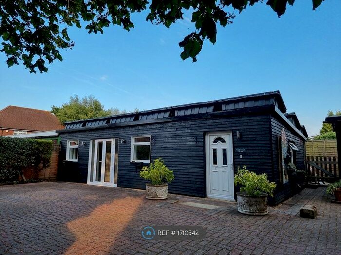 1 Bedroom Bungalow To Rent In Maidstone Road, Paddock Wood, TN12