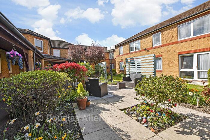1 Bedroom Flat For Sale In Church End Lane, Runwell, Wickford, Essex, SS11