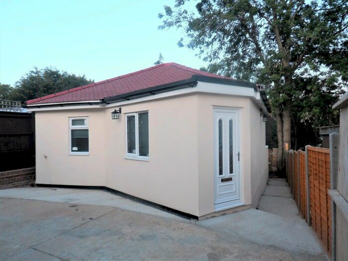 1 Bedroom Bungalow To Rent In Star Lane, Hooley, CR5