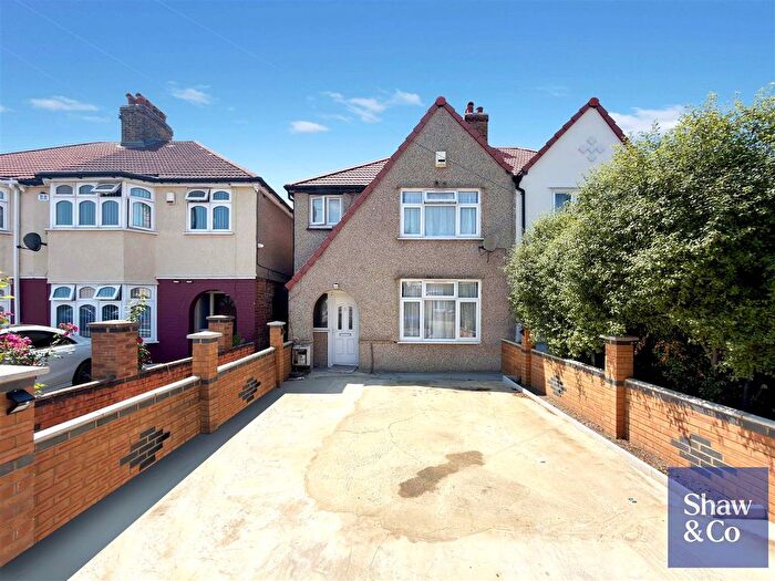 5 Bedroom Semi Detached House To Rent In Barrack Road, Hounslow, TW4
