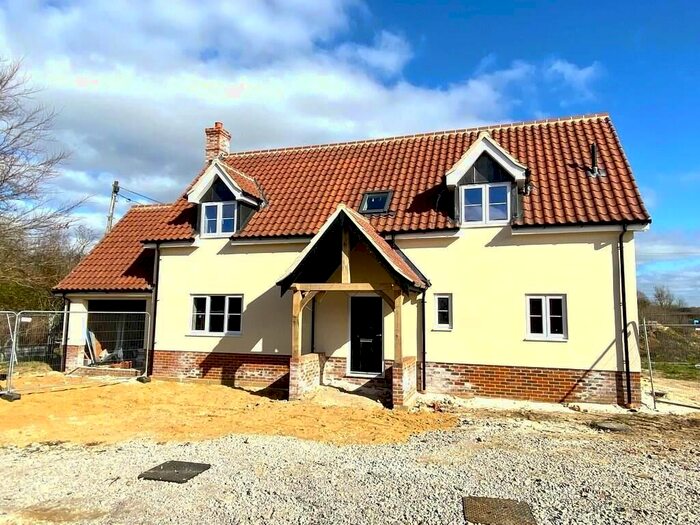 3 Bedroom Detached House For Sale In Orchard Close, Watton Road, Larling, Norwich, NR16