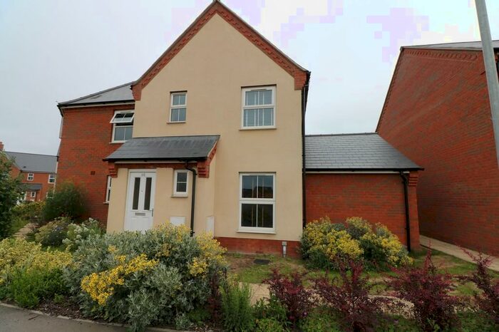 3 Bedroom Semi-Detached House To Rent In Mendham Lane, IP20