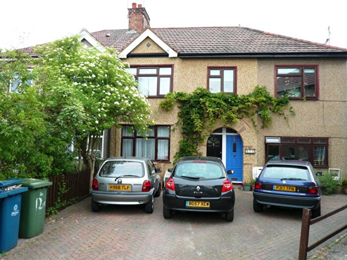 1 Bedroom Apartment To Rent In View Close, Harrow, Middlesex, HA1