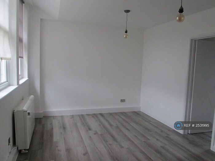 1 Bedroom Flat To Rent In Chatham, Chatham, ME4