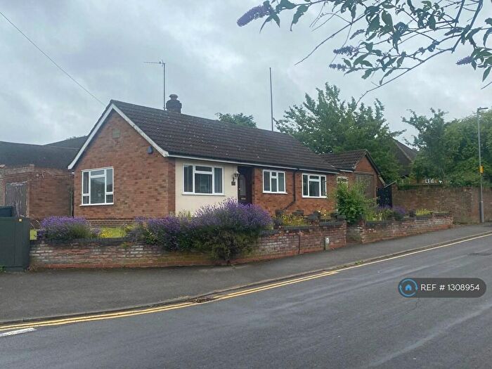 2 Bedroom Detached House To Rent In Hayhurst Road, Luton, LU4