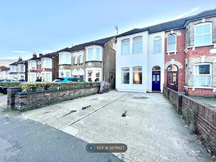 2 Bedroom Flat To Rent In South Street, Romford, RM1