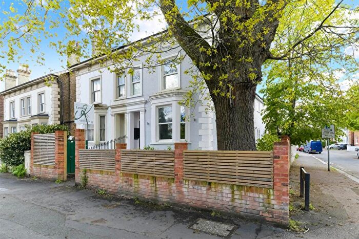 2 Bedroom Flat To Rent In London Road, Redhill, RH1