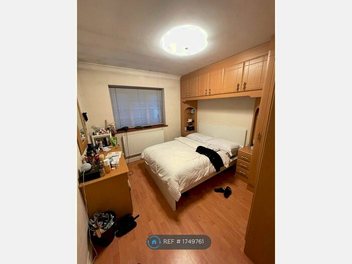 2 Bedroom Flat To Rent In Ashbourne Close, London, W5