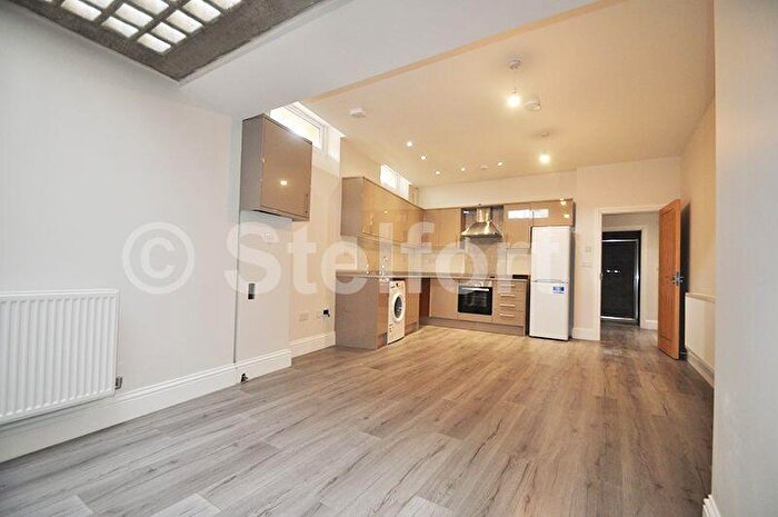 4 Bedroom Apartment To Rent In Grafton Road, London, NW5