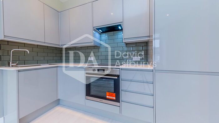 2 Bedroom Flat To Rent In Church Lane, Crouch End, London, N8