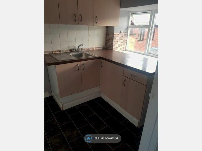 2 Bedroom Flat To Rent In Rainbow Street, Leominster HR6