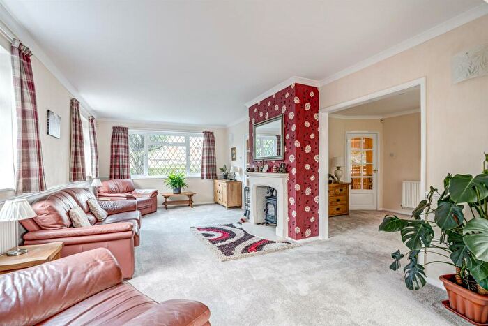 4 Bedroom Detached House For Sale In Golden Avenue Close, East Preston, BN16