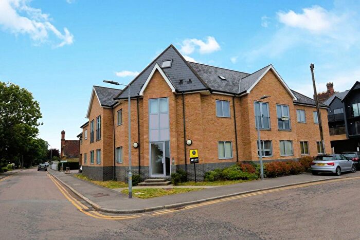 1 Bedroom Flat For Sale In Forest Court, Hemnall Street, Epping, CM16