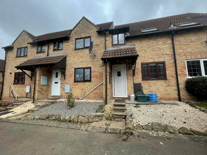 2 Bedroom Property To Rent In Perry Close, Newent, GL18