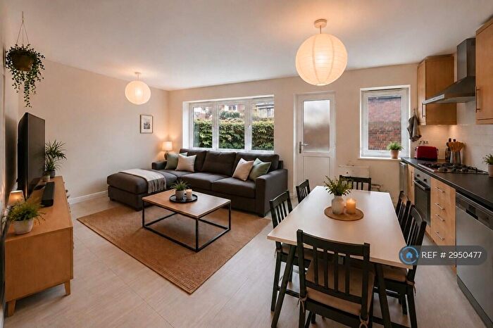 5 Bedroom Flat To Rent In Albany Close, London, N15