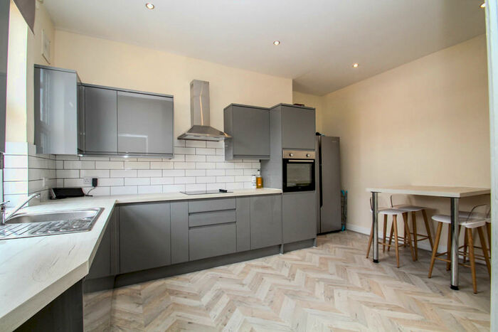 4 Bedroom End Of Terrace House To Rent In Haddon Road, Burley, LS4