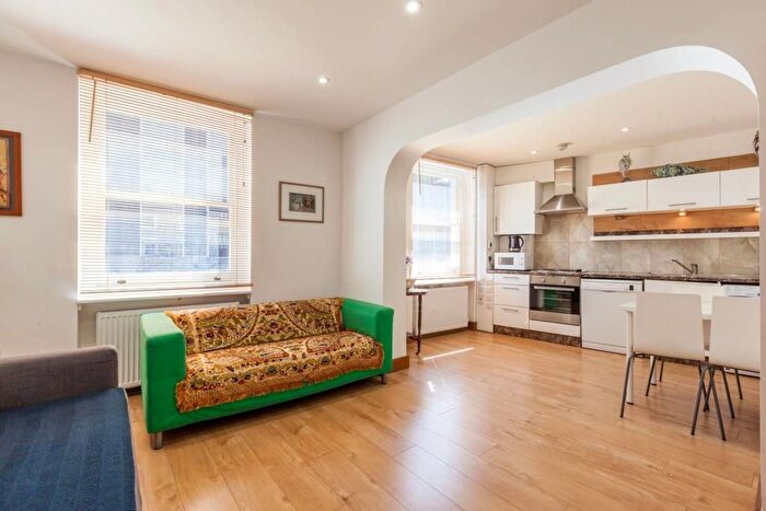 2 Bedroom Property To Rent In King's Cross Road, London, WC1X