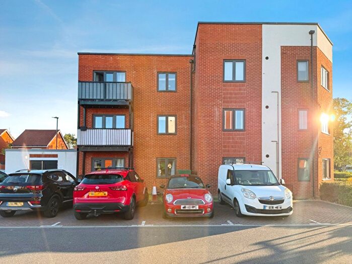 1 Bedroom Flat For Sale In Cyprus Road, Deepcut, Camberley, Surrey, GU16