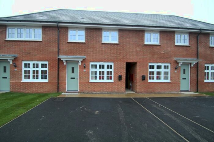 2 Bedroom Town House To Rent In Ashbourne Avenue, Leeds, LS15