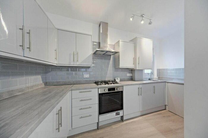 2 Bedroom Flat To Rent In Harbut Road, London, SW11