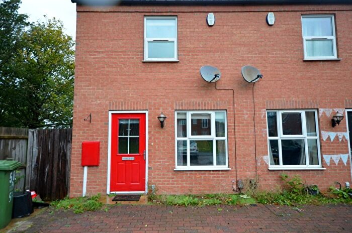 2 Bedroom End Of Terrace House To Rent In Danes Close, Grimsby, DN32