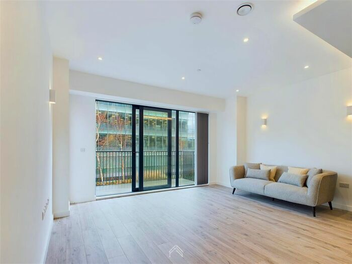 2 Bedroom Flat To Rent In Oxford Road, Uxbridge, UB8