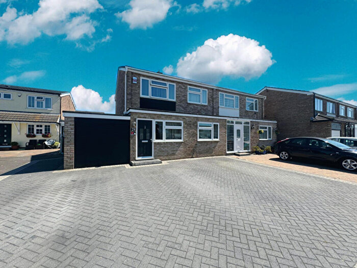 3 Bedroom Semi-Detached House For Sale In Sandringham Close, Stanford-le-Hope, SS17