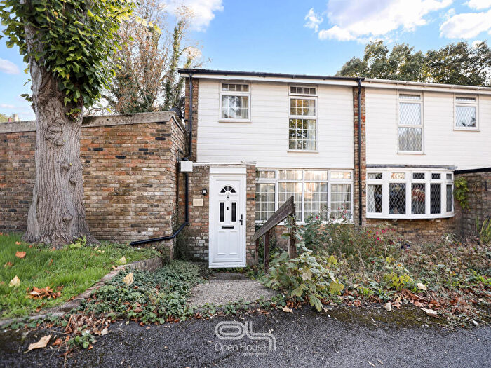 3 Bedroom End Of Terrace House For Sale In Maybrook Gardens, ., High Wycombe, Buckinghamshire, HP13