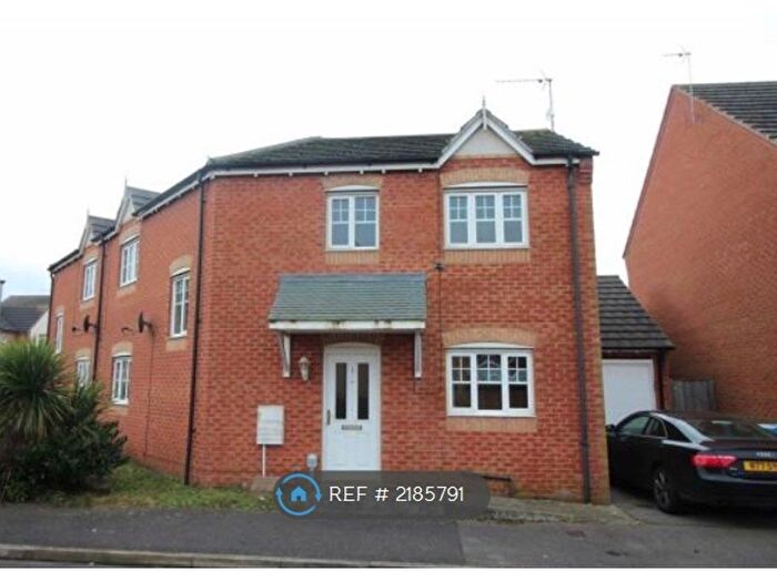3 Bedroom Semi-Detached House To Rent In Redhill Park, Hull, HU6
