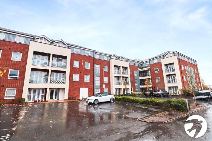 2 Bedroom Flat For Sale In Morris Drive, Belvedere, DA17