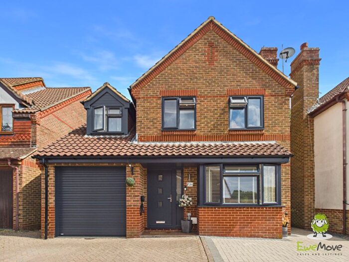 4 Bedroom Detached House For Sale In Highwood Ridge, Basingstoke, Hampshire, RG22