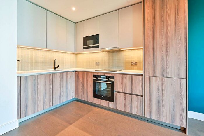 1 Bedroom Flat To Rent In Hewson Way, Elephant And Castle, London, SE17