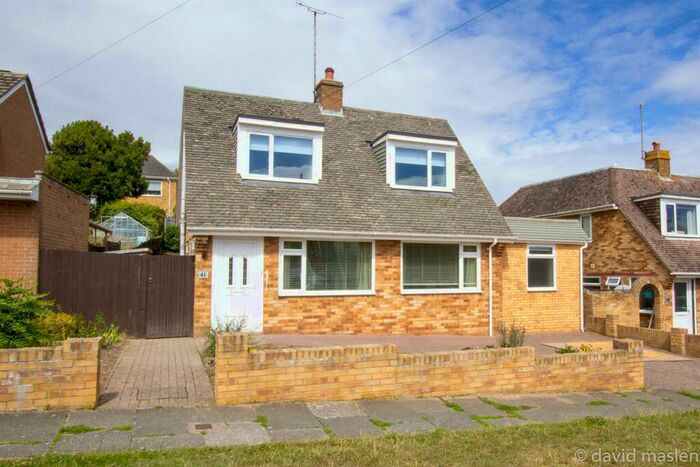 3 Bedroom Detached House To Rent In Lustrells Vale, Saltdean, Brighton, BN2