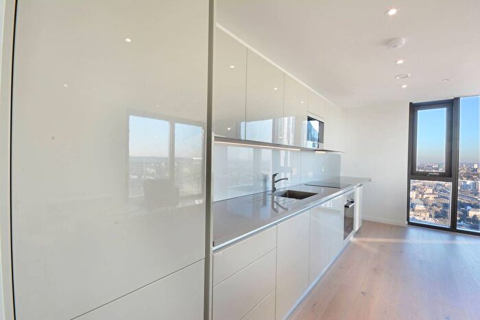 2 Bedroom Flat To Rent In St Gabriel Walk, Elephant And Castle, London, SE1