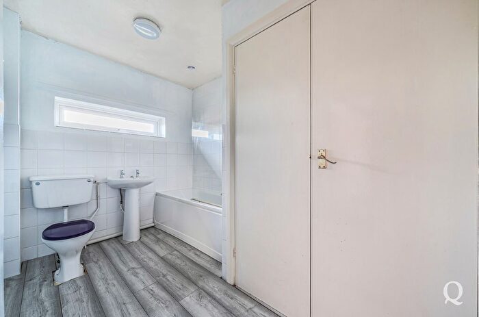 3 Bedroom Terraced House For Sale In Lonsdale Drive, Gillingham, Kent, ME8