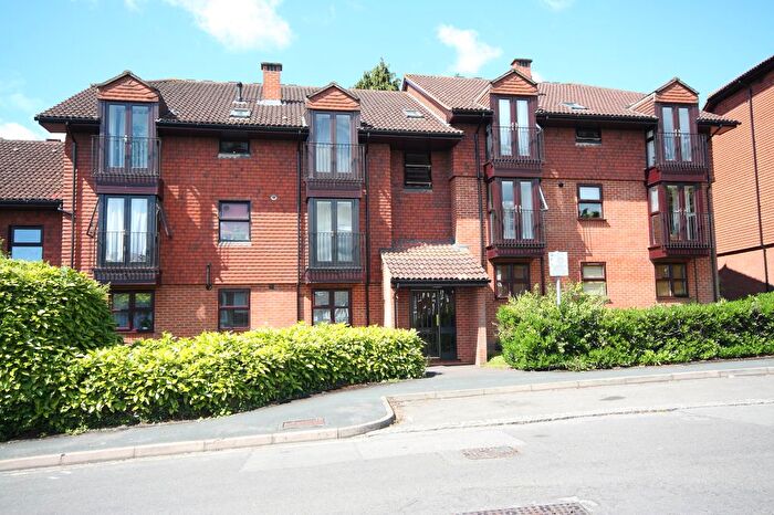 1 Bedroom Flat To Rent In Midhope Road, Hook Heath, Woking, GU22