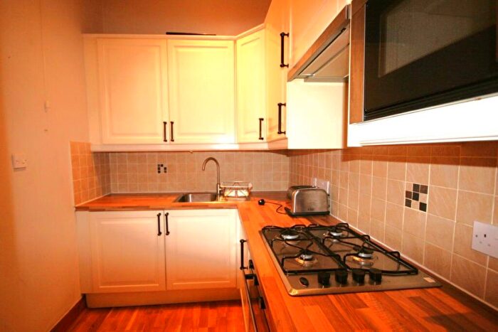 1 Bedroom Flat To Rent In Tay Street, Edinburgh, EH11