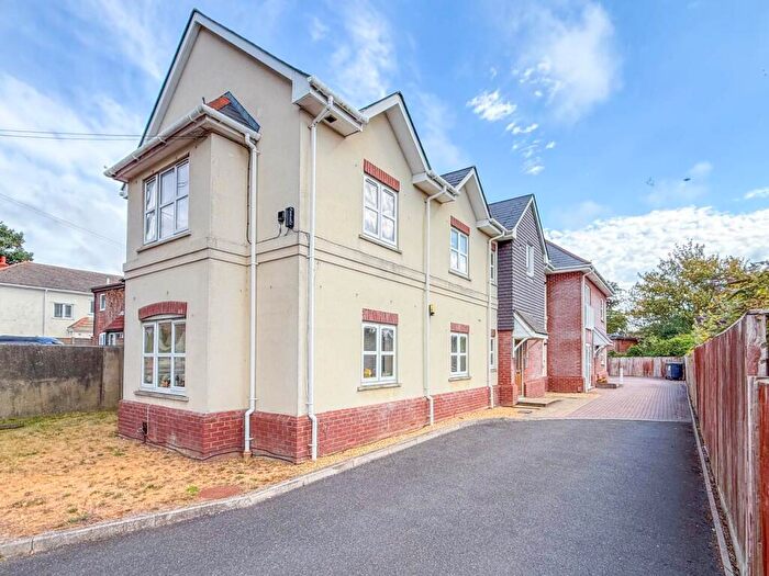 2 Bedroom Apartment To Rent In The Grove, Christchurch, Dorset, BH23