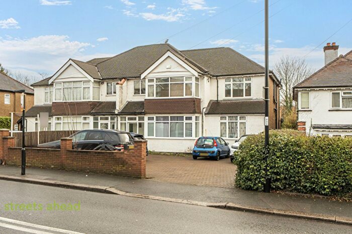 3 Bedroom Flat To Rent In Woodcote Grove Road, Coulsdon, CR5