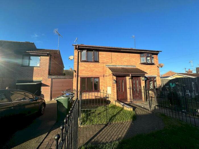 2 Bedroom Town House To Rent In California Drive, Catcliffe, S60