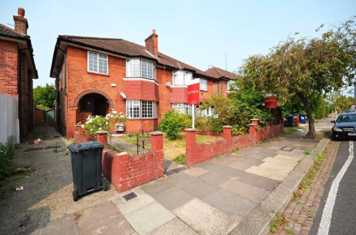 5 Bedroom Semi-Detached House To Rent In Friars Way, Acton, W3