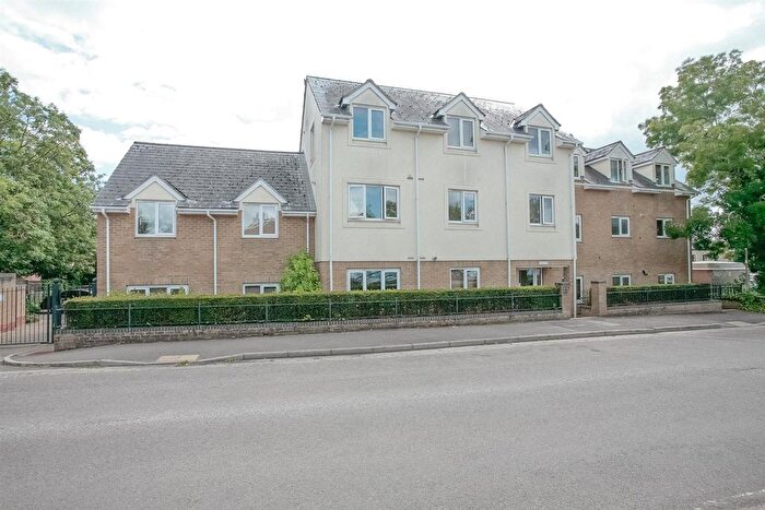 2 Bedroom Flat To Rent In Foresters Way, Kidlington, OX5