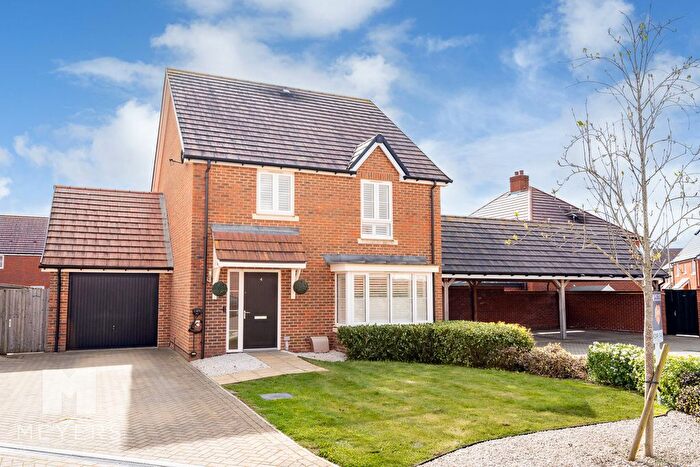 4 Bedroom Detached House For Sale In Rowan Gardens, Ringwood, BH24