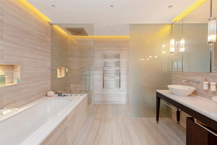 3 Bedroom Flat To Rent In The Piper Building, London, SW6