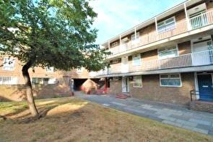 1 Bedroom Property To Rent In Pigott Street, London, E14