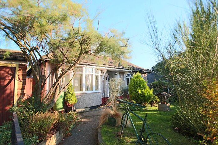 4 Bedroom Bungalow To Rent In Park Grove, Bexleyheath, DA7