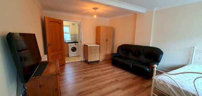 1 Bedroom Flat To Rent In Westcroft, Slough, SL2